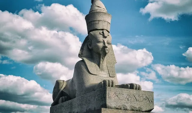 Где найти и забронировать прогулку по следам классика